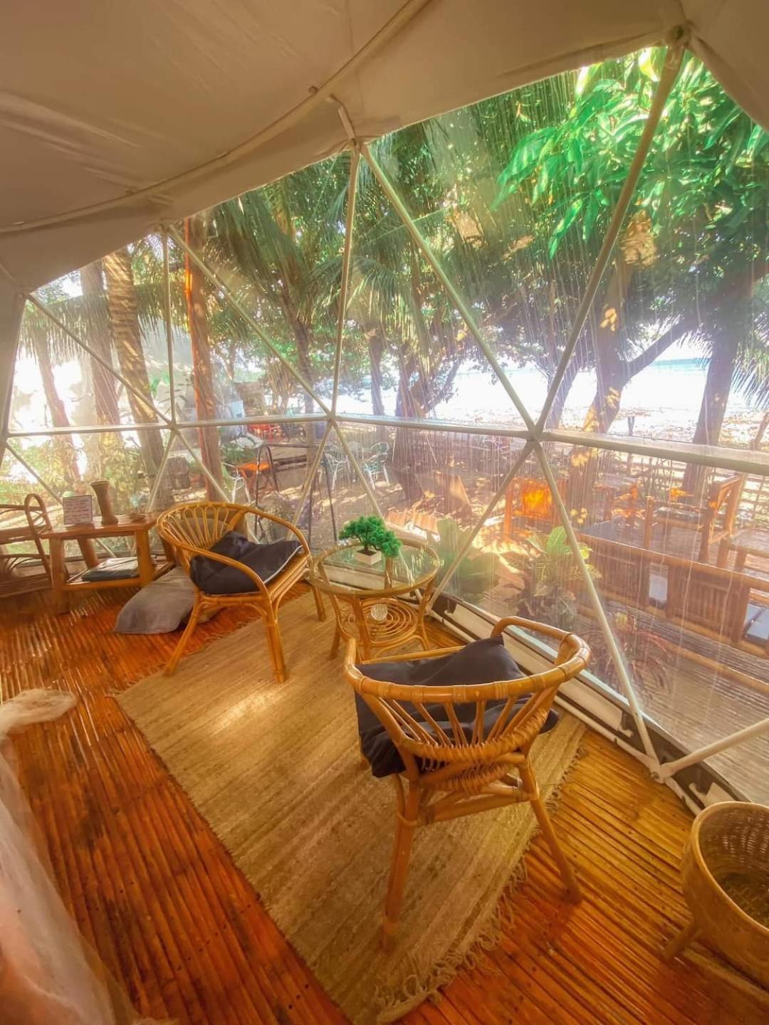 Glamping Dome Dauin Beach Resort Экстерьер фото